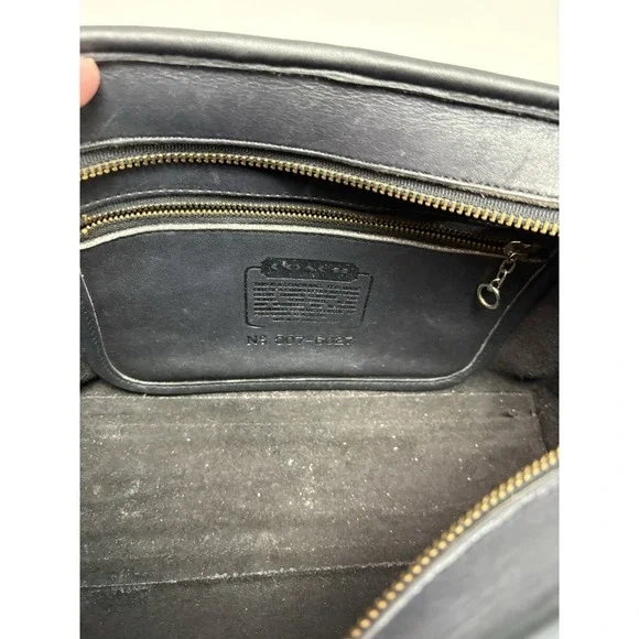 Vintage 80's Coach Swagger 9820 NYC Black Leather Crossbody Shoulder Bag - Picture 10 of 15